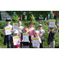 Gruppenfoto: Kinder mit Urkunden