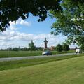 Foto: Straße und Wasserturm im Hintergrund