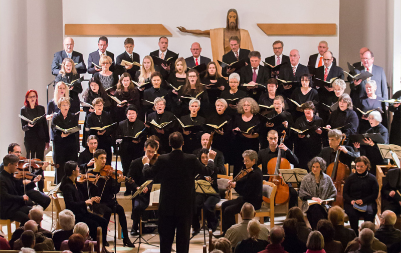 Foto: Chor und Musiker in der Kirche Foto: Chor und Musiker in der Kirche