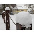 Foto: Holzbrücke mit Schnee