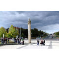 Foto: Vorplatz der ubs mit dunklen Wolken am Horizont