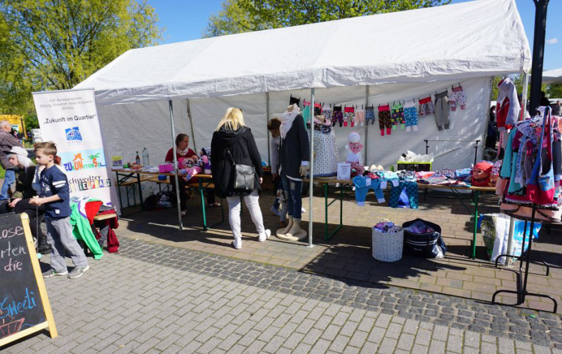 Foto: Stand mit Ergebnissen der Nähwerkstatt