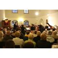 Foto: Orchesterensemble mit Publikum