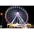 Foto: Riesenrad beleuchtet bei Nacht