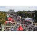 Foto: Besucher, Stände, Bühnen auf die Lindenallee