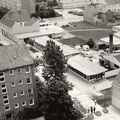 Foto: Blick von oben auf die Vierradener Straße und die Kioske.