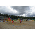 Foto vom 20. Juni 2015: dunkle Wolken über dem Beachvolleyballfeld