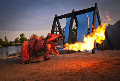 Foto: Feuer speiender Drache