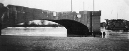 Foto: Zerstörte Brücke