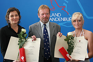 Christina Tast, Clemens Appel (Chef der Staatskanzlei) und Dajana Kunert (v.l.n.r.) 